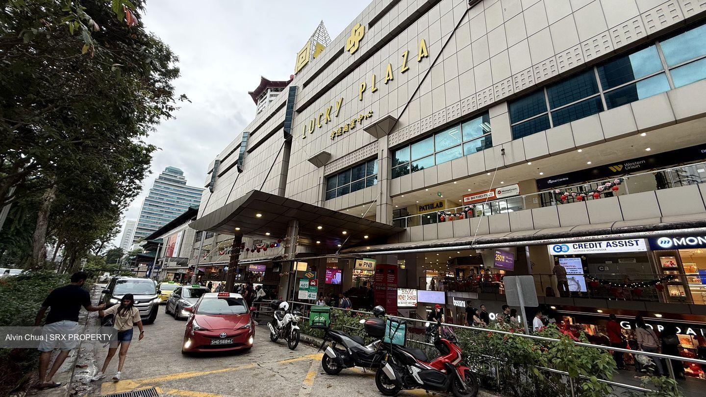 Lucky Plaza (D9), Retail #529597201